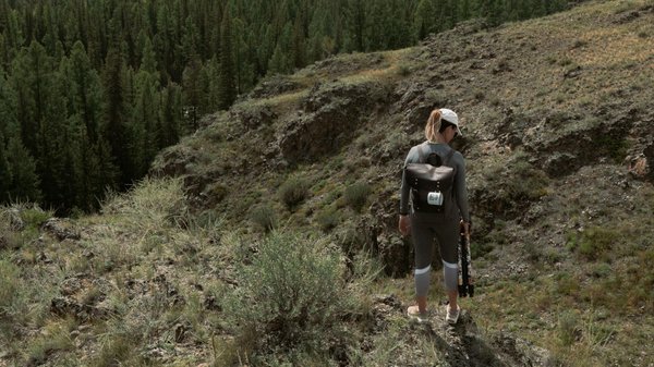 Comment planifier un camping pour découvrir les geysers et sources chaudes en Islande?